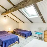 2 Bedroom Beautiful In Holiday home *