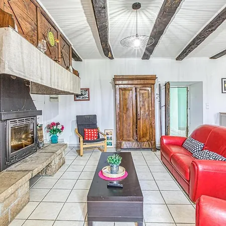 2 Bedroom Cozy In Dom wakacyjny Pierrefiche (Aveyron)